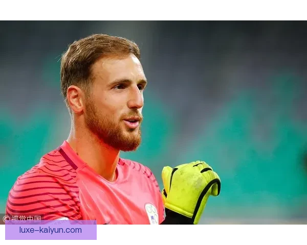 奥布拉克迎国家队百场里程碑，表现稳健持续树立门将传奇