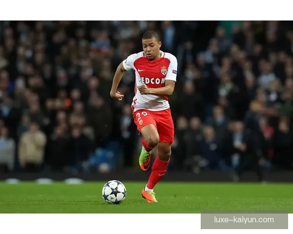 姆巴佩摩纳哥首秀表现稳健，展现未来足球明星潜力